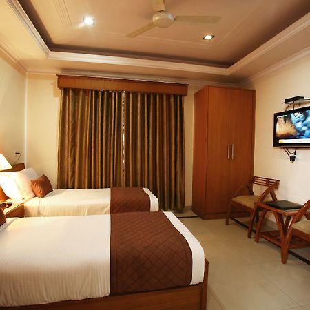 Emblem Hotel Sector 14 Gurgaon Dış mekan fotoğraf