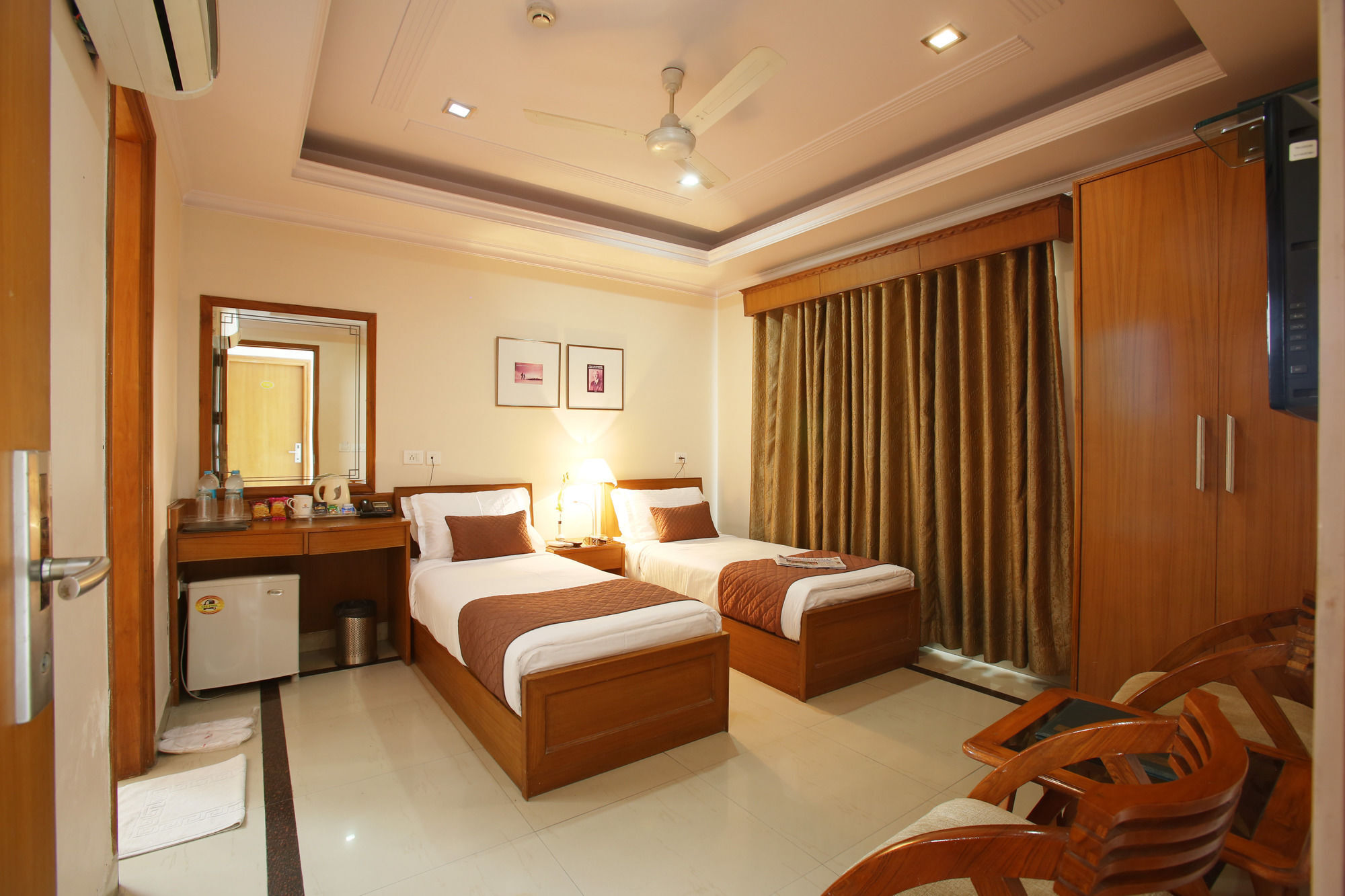 Emblem Hotel Sector 14 Gurgaon Dış mekan fotoğraf
