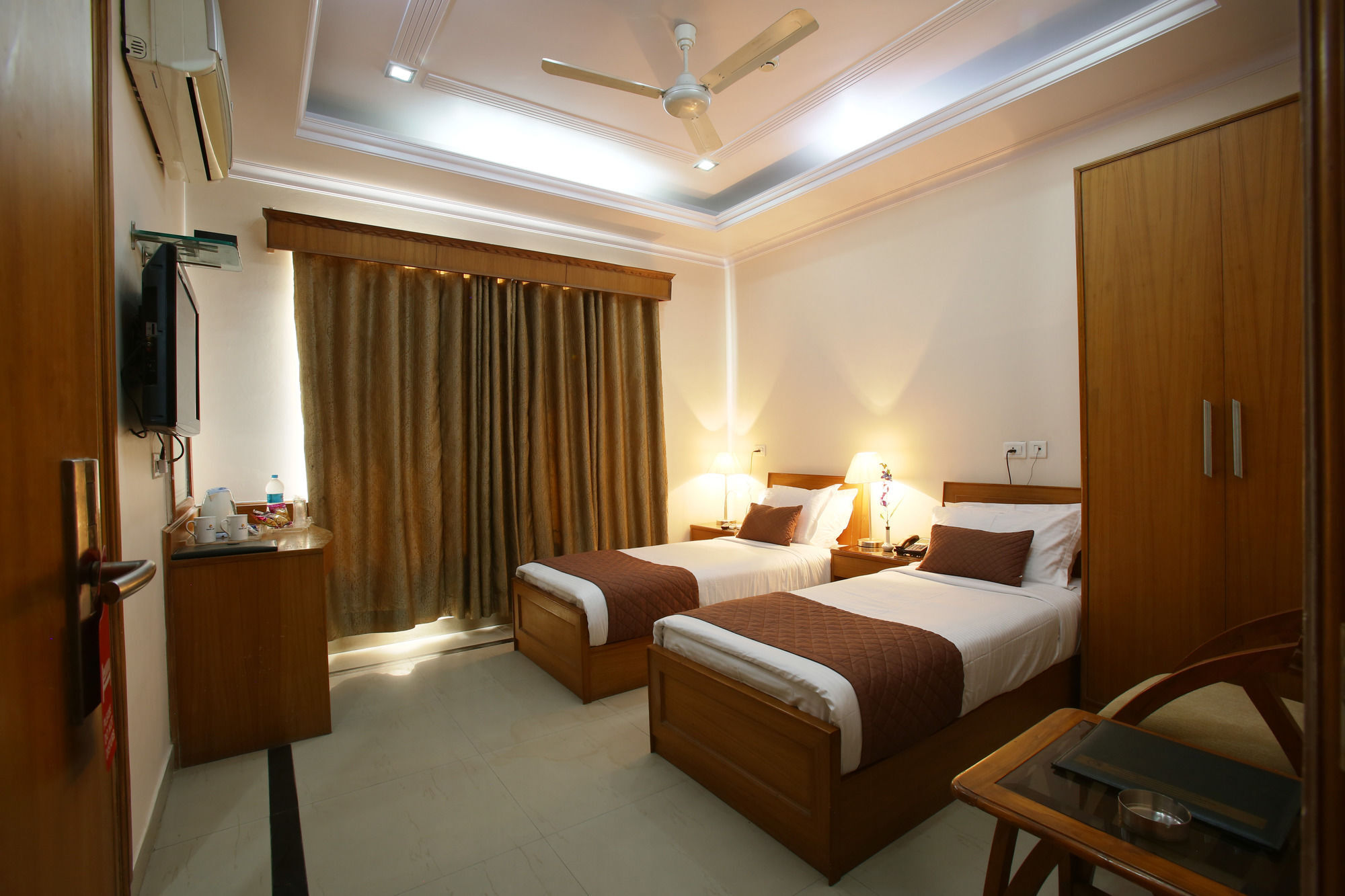 Emblem Hotel Sector 14 Gurgaon Dış mekan fotoğraf